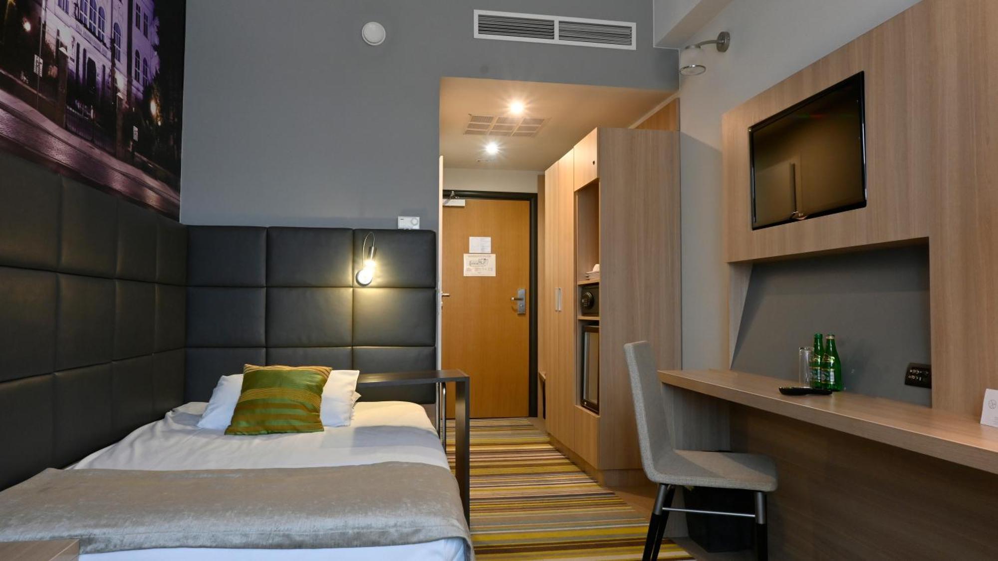 Vestil Hotel Piotrkow Trybunalski Exterior photo